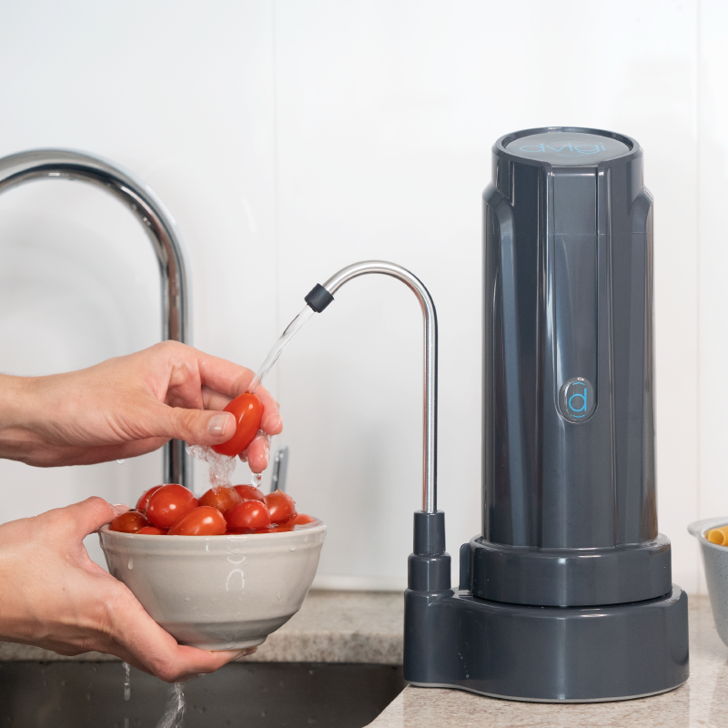 Purificador de Agua Sobre Mesada AQUA Gris + Jarra Purificadora SENSE | DVIGI